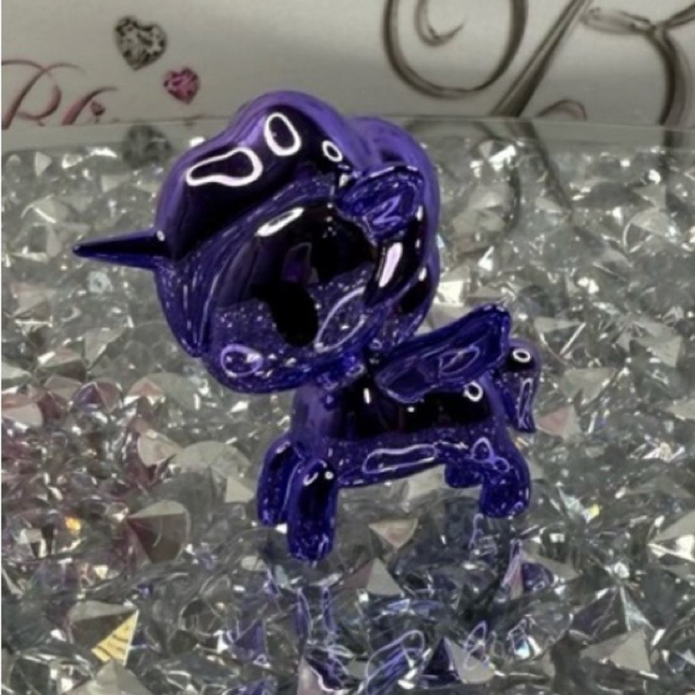 Tokidoki action figurine chrome purple Glossy Purple Glass Unicorn Figurine